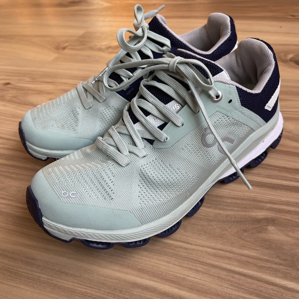 Women’s on cloudsurfer tennis shoes